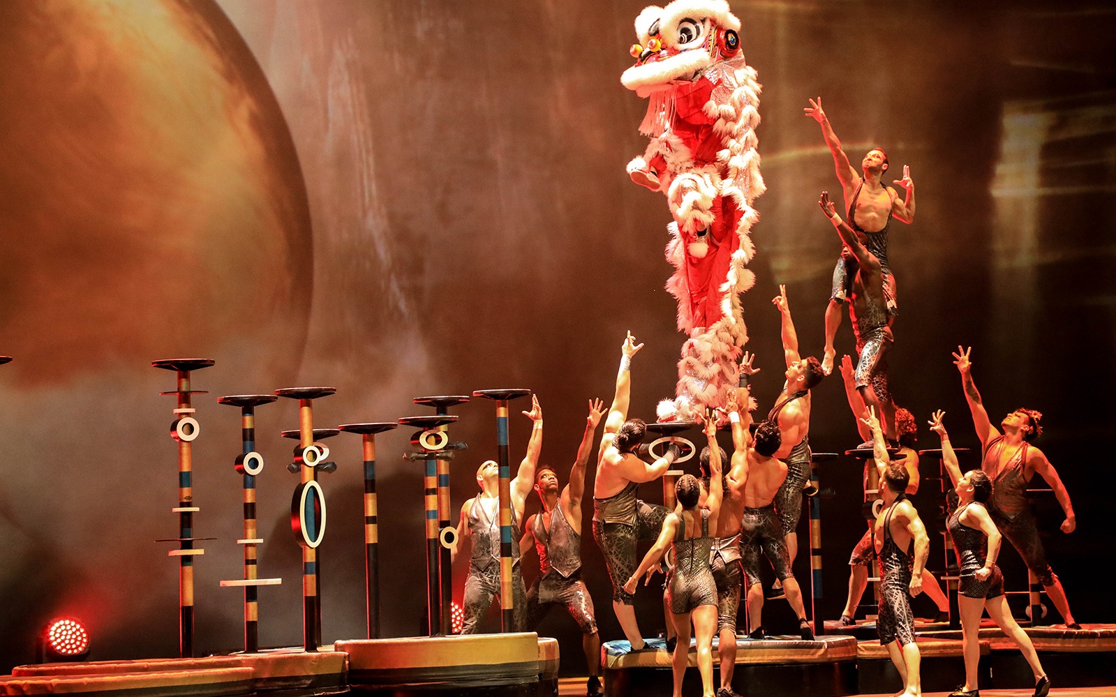 La Perle by Dragone Dubai (2)